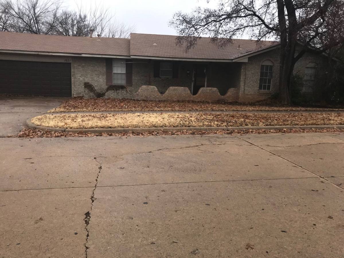 House for rent at 1021 Crown Dr, Edmond, OK 73034