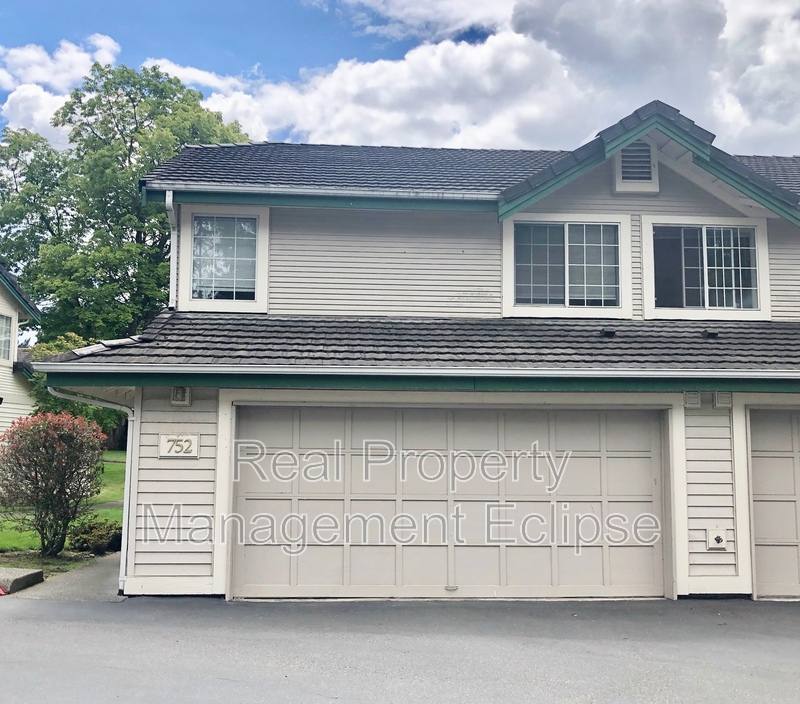 Townhouse for rent at 752 122nd Ave NE #1, Bellevue, WA 98005