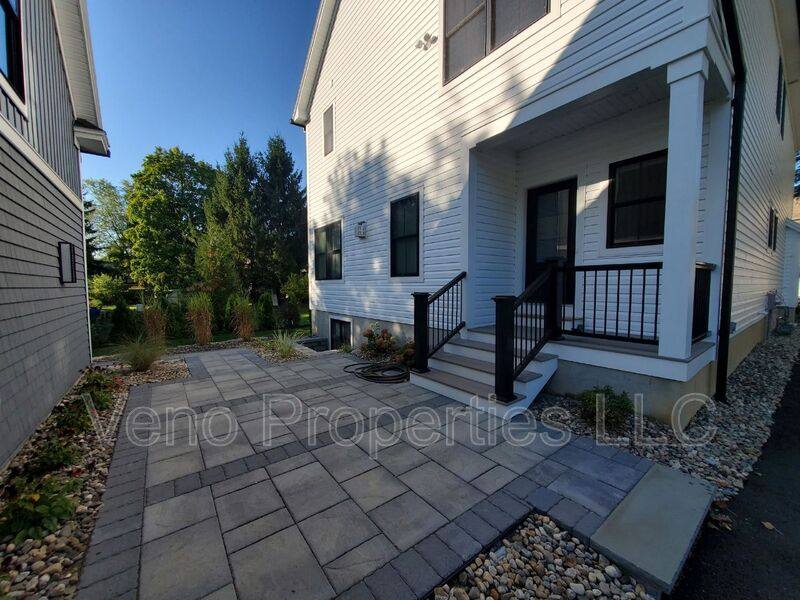 Townhouse for rent at 154 Elm St #B, Saratoga Springs, NY 12866