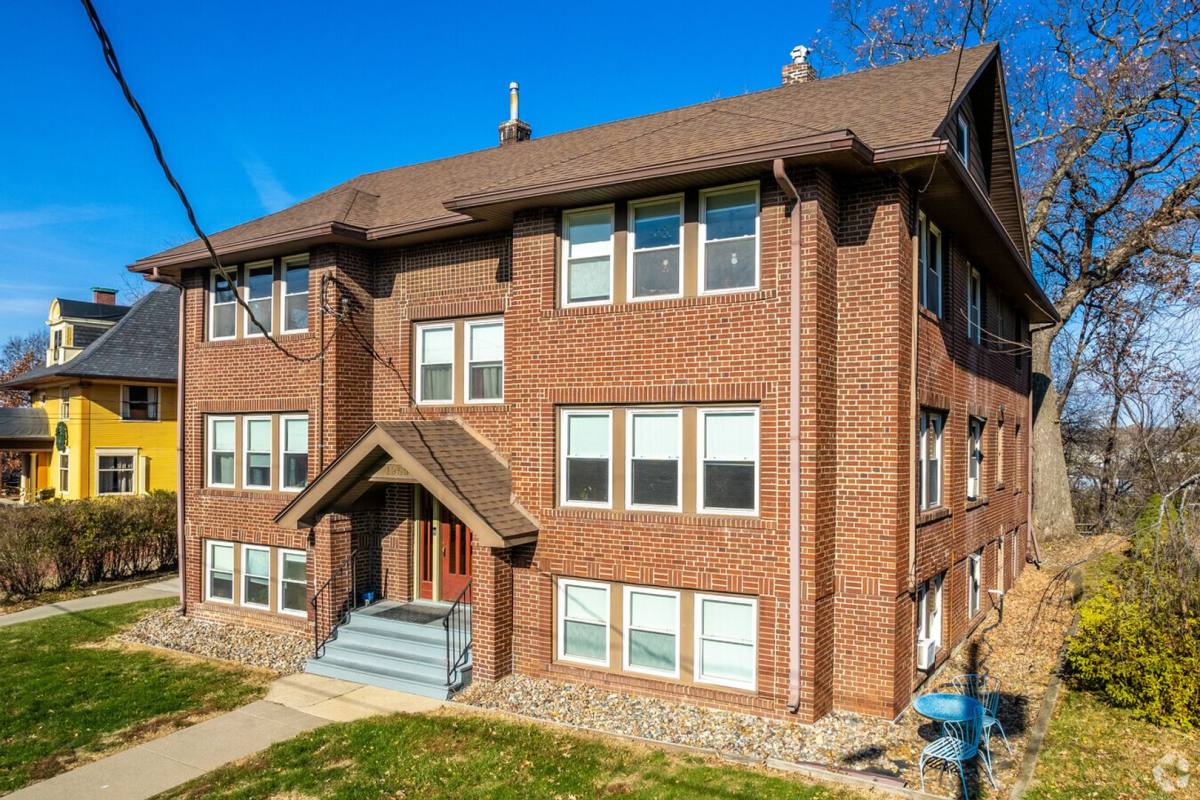 Apartment for rent at 1959 Arlington Ave, Des Moines, IA 50314
