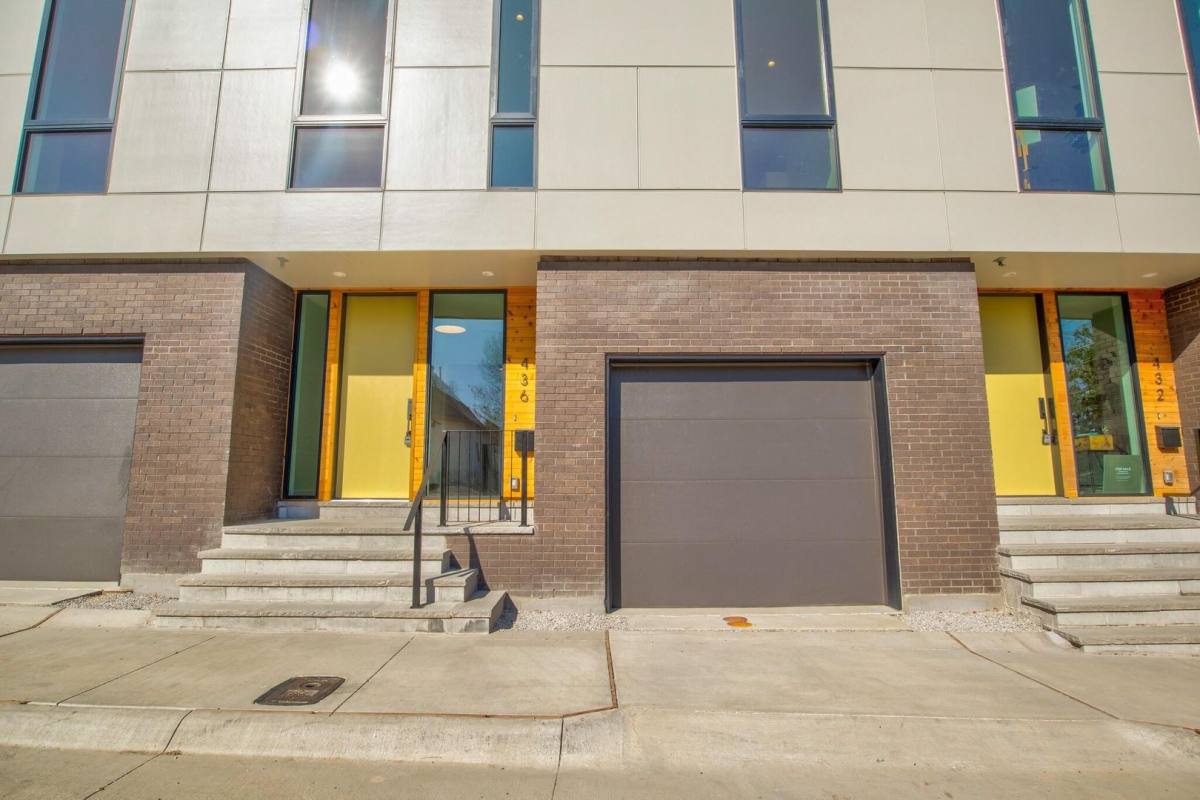 Townhouse for rent at 440 W Morphy St, Fort Worth, TX 76104