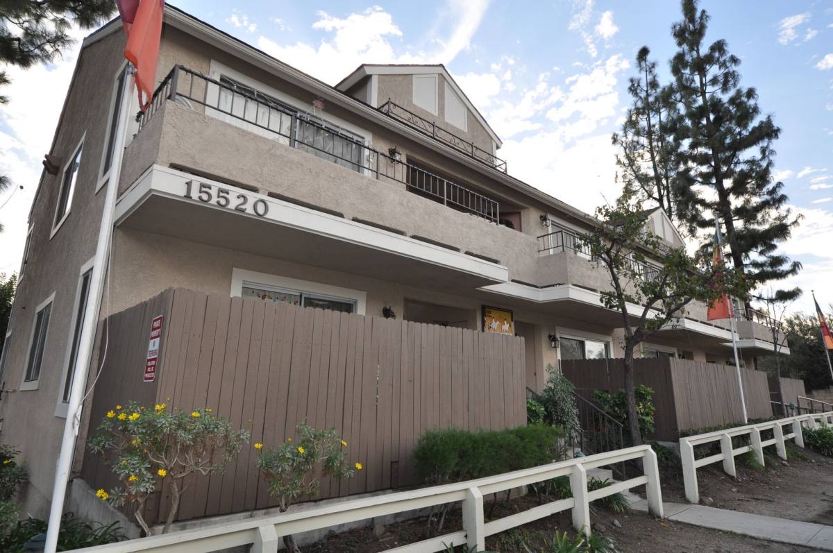 Apartment for rent at 15520 Foothill Blvd, Sylmar, CA 91342