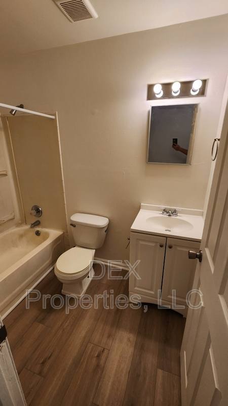 Apartment for rent at 1320 Academy Ave #C, Saint Louis, MO 63113