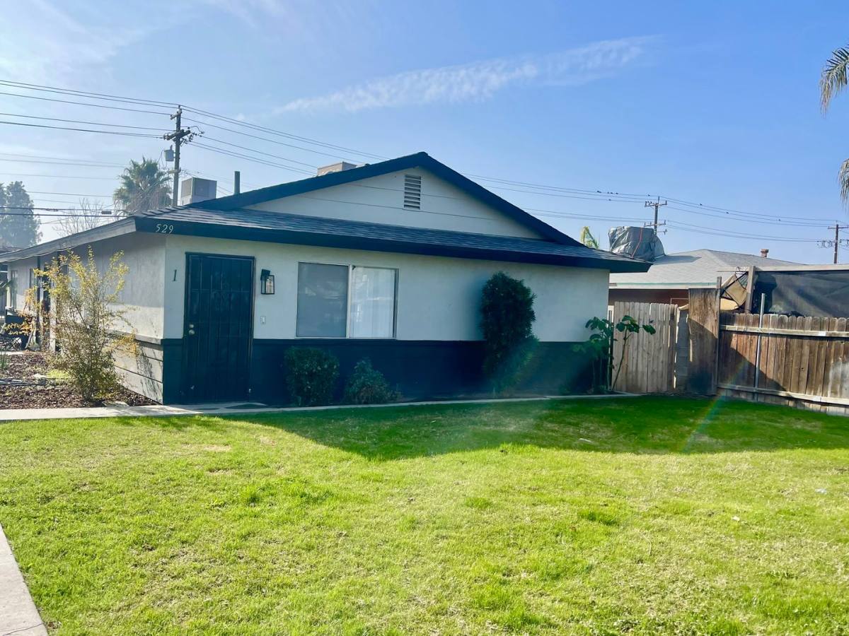 Apartment for rent at 529 Knotts St, Bakersfield, CA 93305