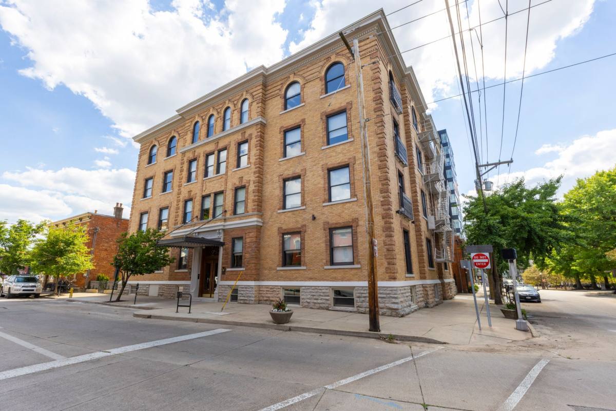 Apartment for rent at 303 Greenup, Covington, KY 41011