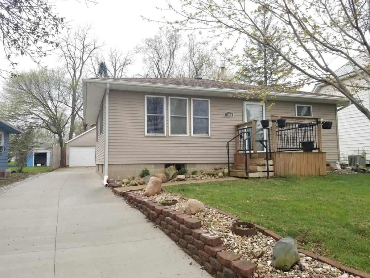 House for rent at 1401 5th Ave NW, Waverly, IA 50677