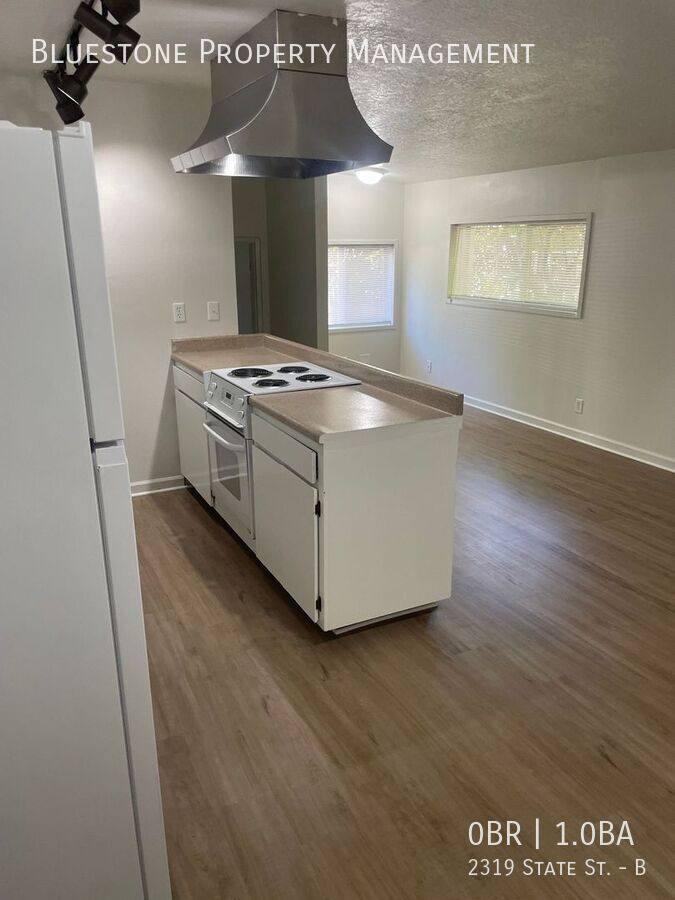 Apartment for rent at 2319 State St #B, Salem, OR 97301