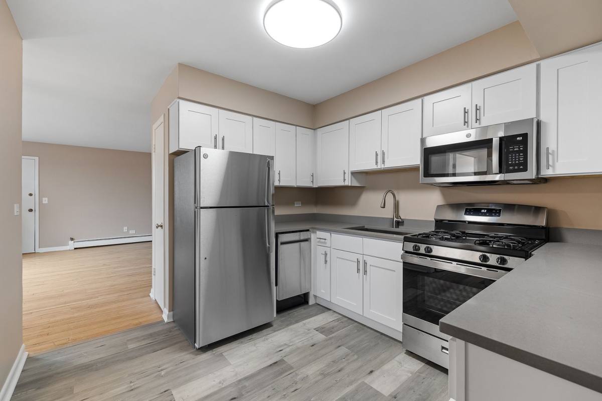 Apartment for rent at 900B Crescent St, Wheaton, IL 60187