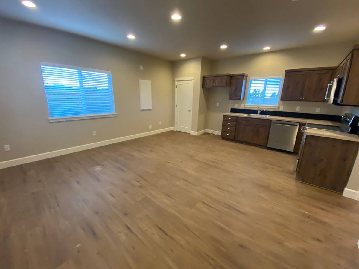 Apartment for rent at 4907 SW Zenith & 3575 49th, Redmond, OR 97756