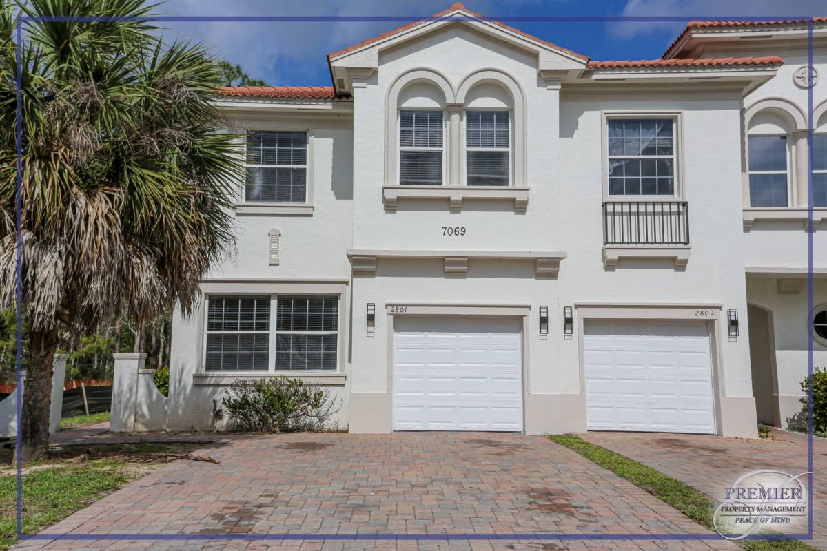 Townhouse for rent at 7069 Venice Way, Naples, FL 34119