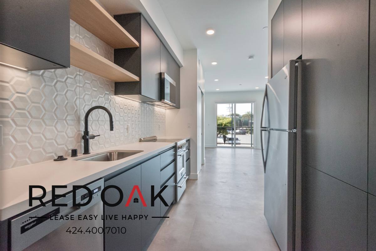 Condo for rent at 3450 W 43rd St #A1, Los Angeles, CA 90008