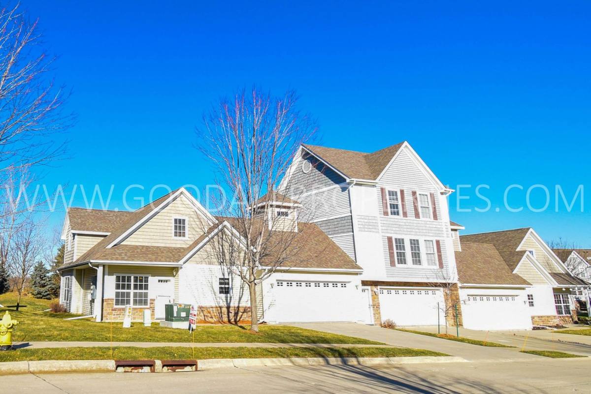 Townhouse for rent at 15317 Townsend Ave, Urbandale, IA 50323