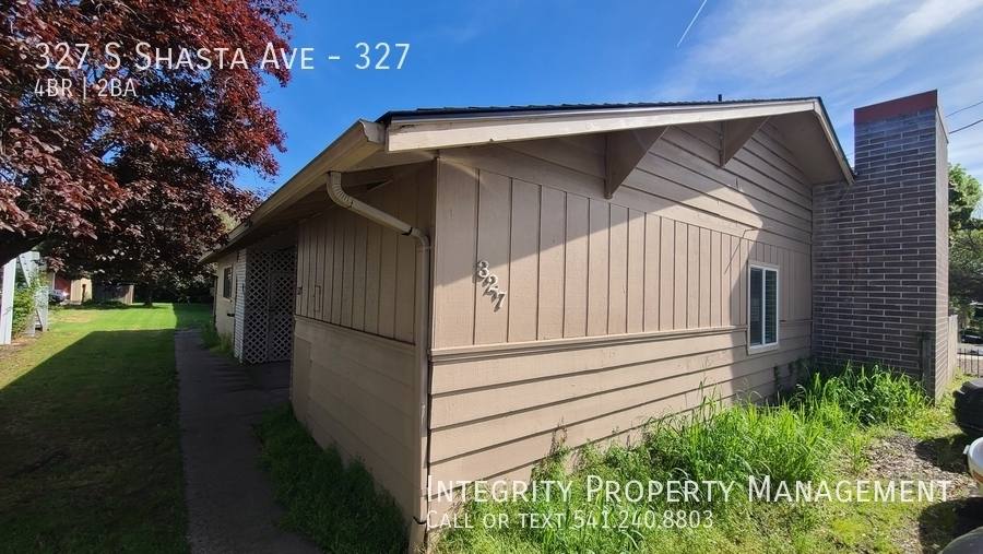 Apartment for rent at 327 S Shasta Ave #327, Eagle Point, OR 97524