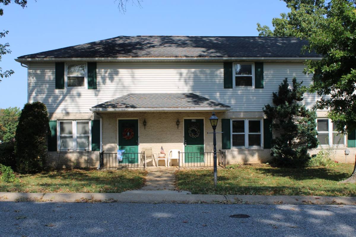 House for rent at 139 Oak Manor Dr, York, PA 17402