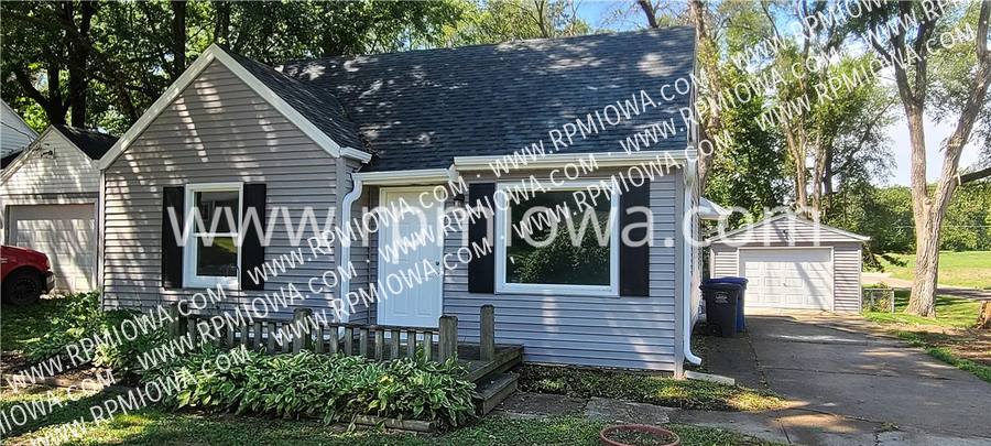 House for rent at 7002 SW 15th St, Des Moines, IA 50315