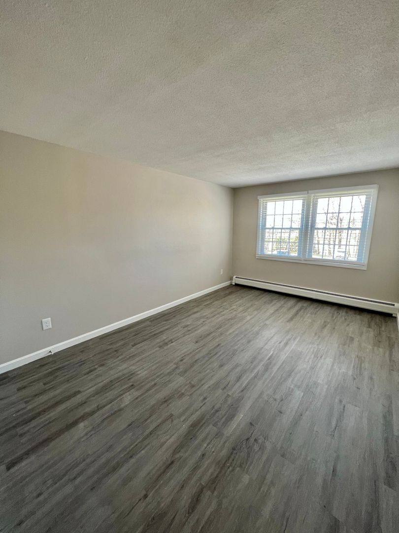 Apartment for rent at 90 Ridgewood Lane, Gardner, MA 01440