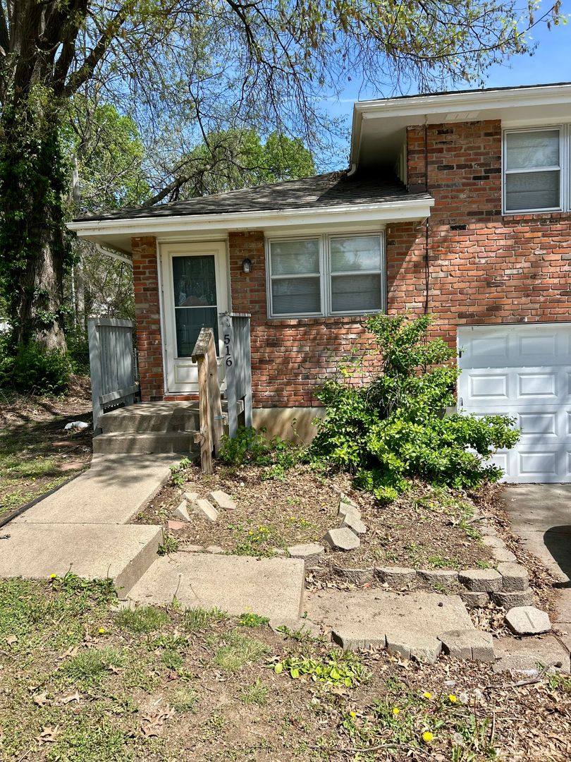 Apartment for rent at 516 & 518 E Short Ave, Independence, MO 64050