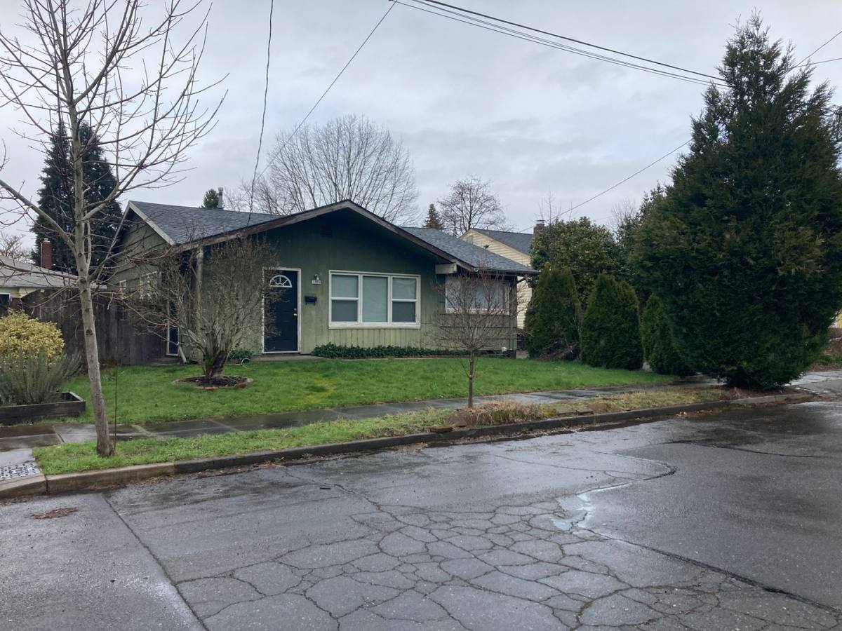 House for rent at 1339 NE Roselawn St, Portland, OR 97211