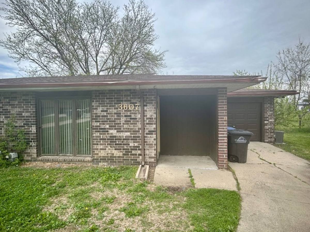 Townhouse for rent at 3612 SE 11th St, Des Moines, IA 50315