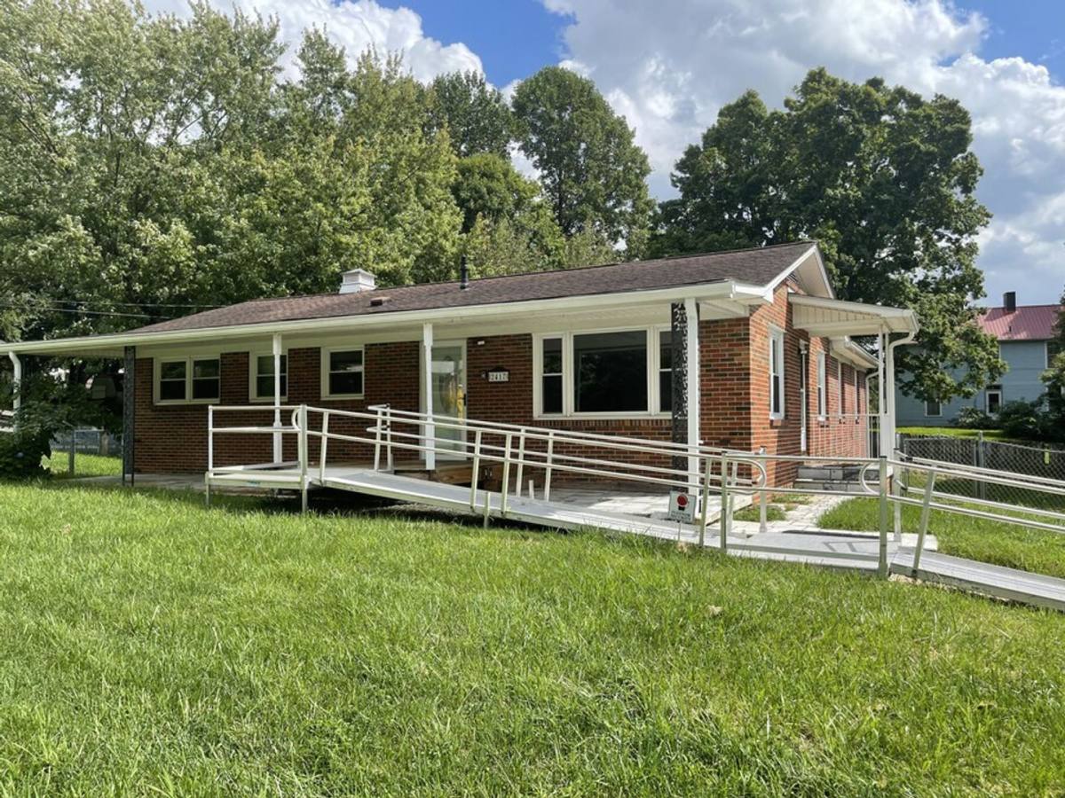 House for rent at 2417 Melborne Dr, Johnson City, TN 37601