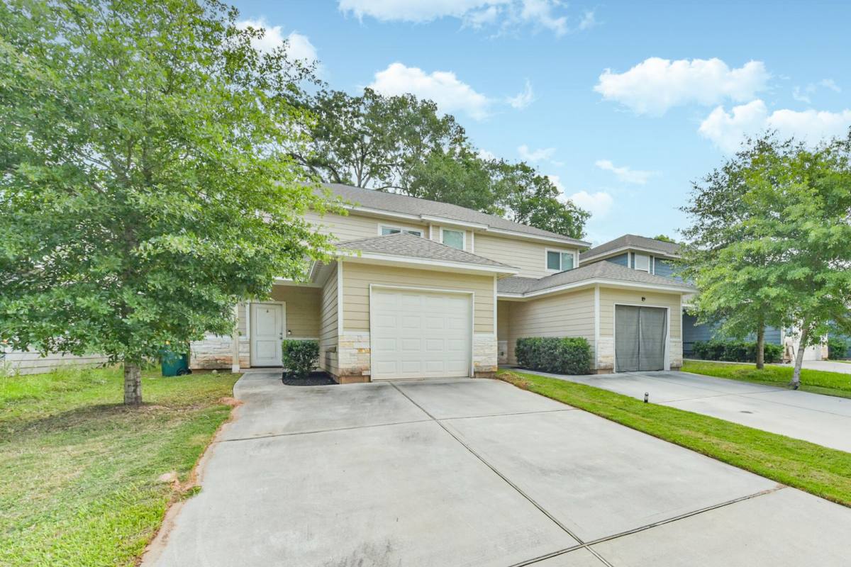 Apartment for rent at 914 Shady Lane, Conroe, TX 77301