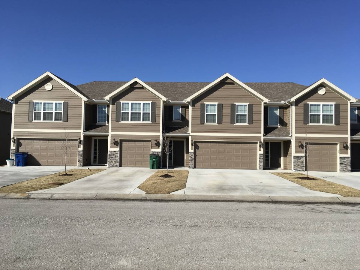 Townhouse for rent at 1520 NE Erin Court, Grain Valley, MO 64029