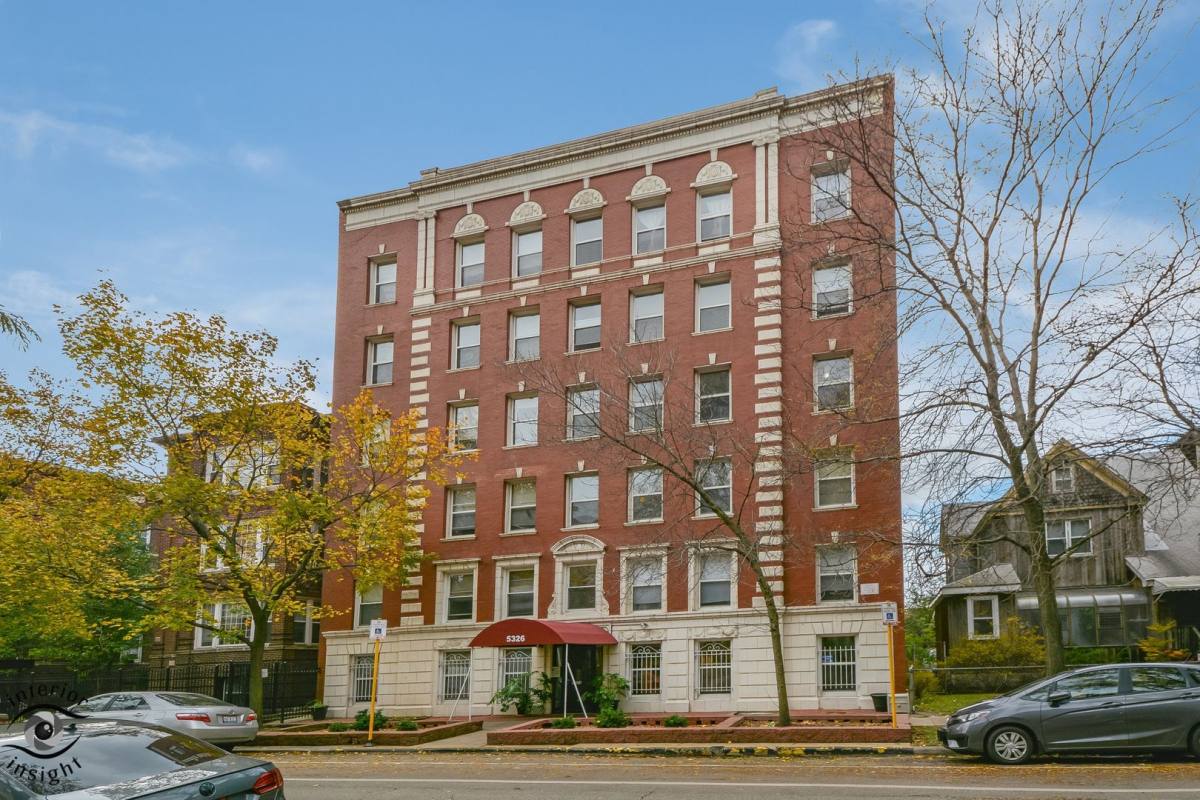 Apartment for rent at 5326 N Winthrop Ave, Chicago, IL 60640