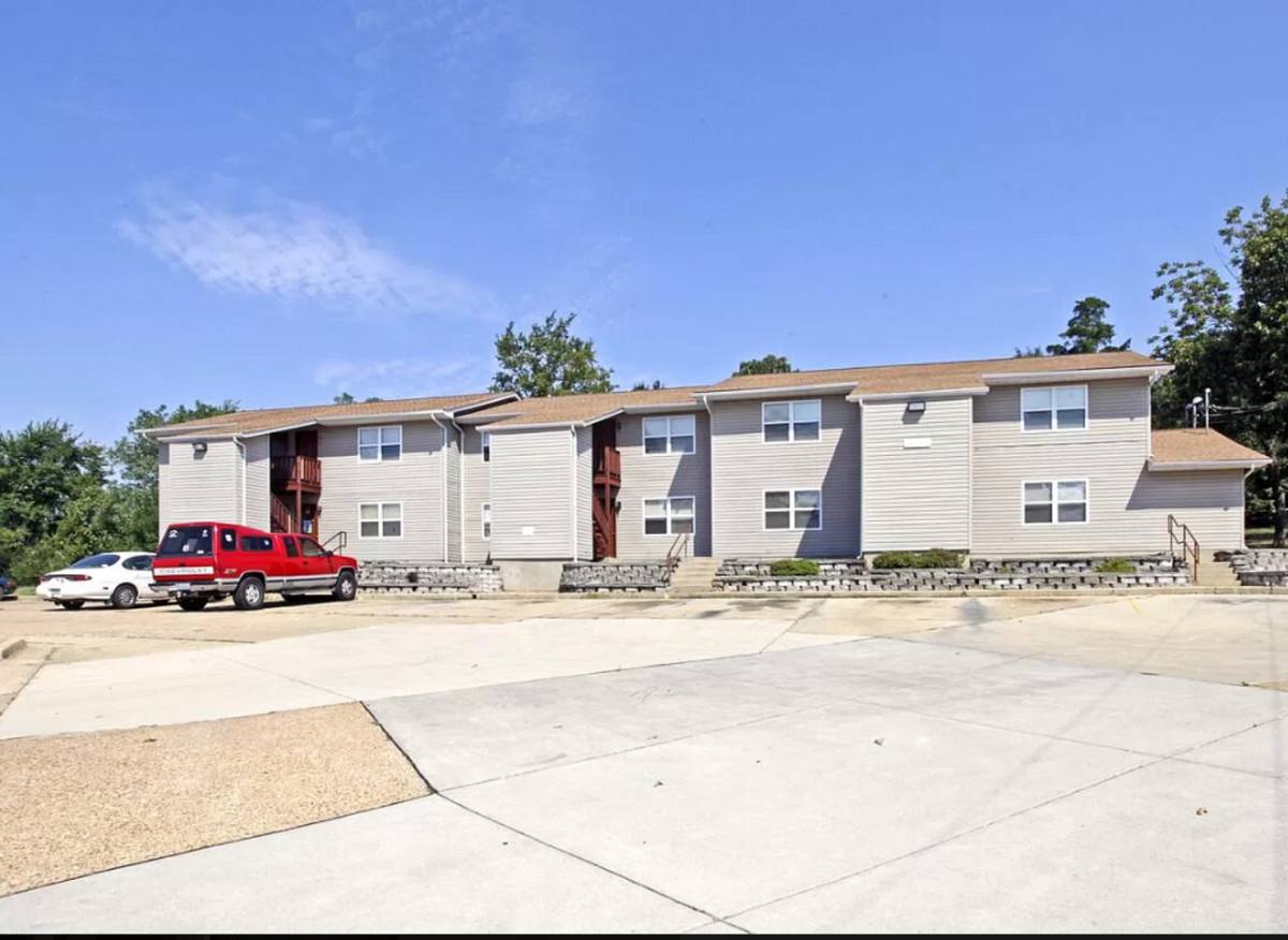 Apartment for rent at 1050 Plaza Court, Saint Clair, MO 63077