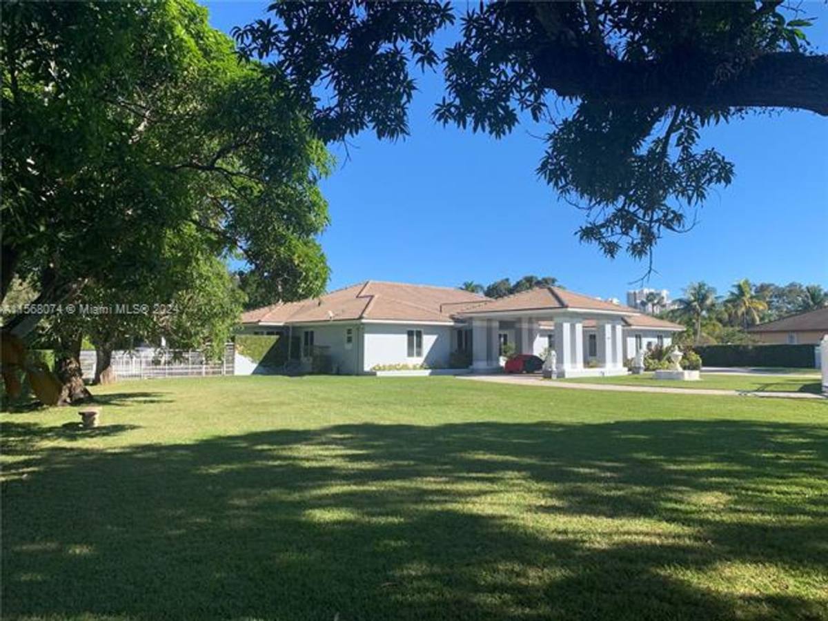House for rent at 7625 SW 75th Ave, Miami, FL 33143