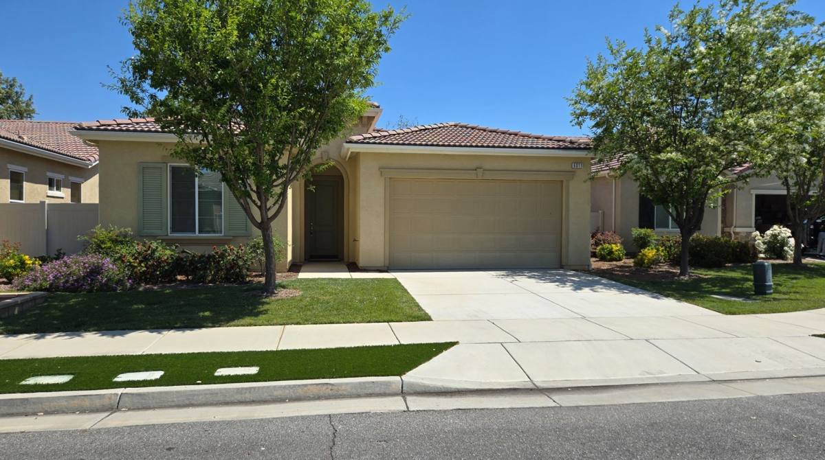 House for rent at 6011 Dubois Place, Bakersfield, CA 93306