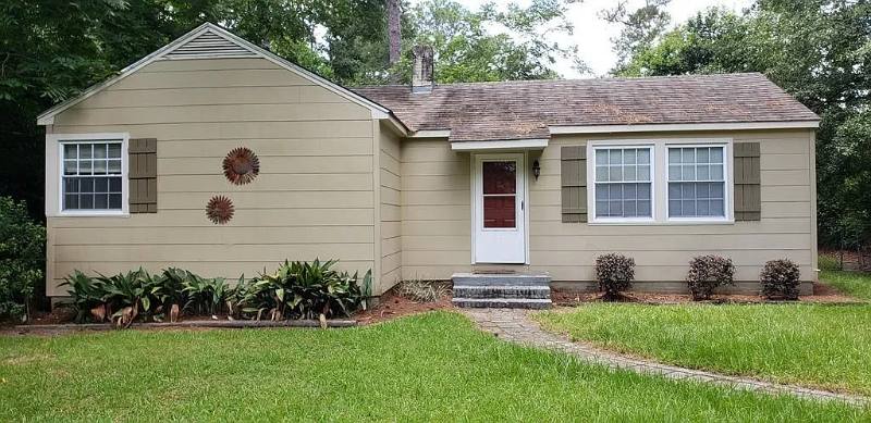 House for rent at 1712 Azalea Dr, Valdosta, GA 31602