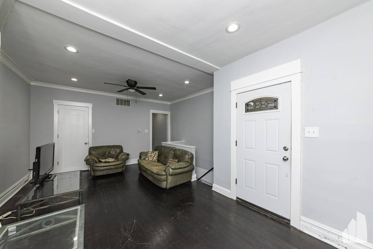 Apartment for rent at 3818 W Irving Park #1, Chicago, IL 60618