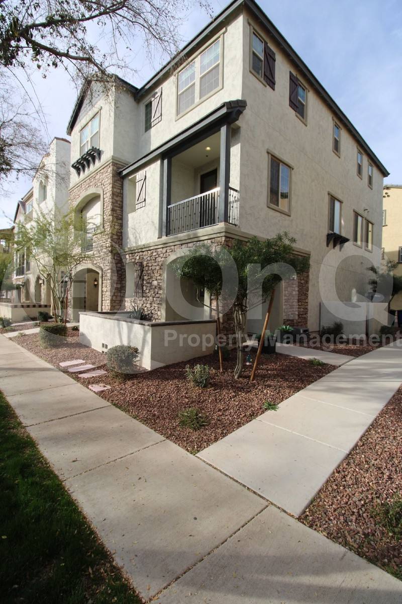 Townhouse for rent at 1731 E Dogwood Lane, Gilbert, AZ 85295