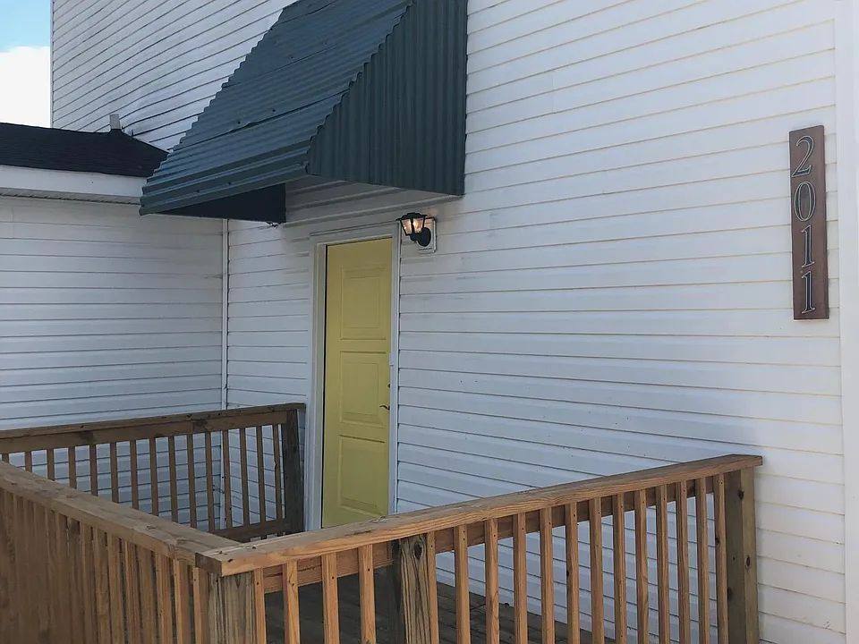 Apartment for rent at 2011 McCallie Ave #B, Chattanooga, TN 37404