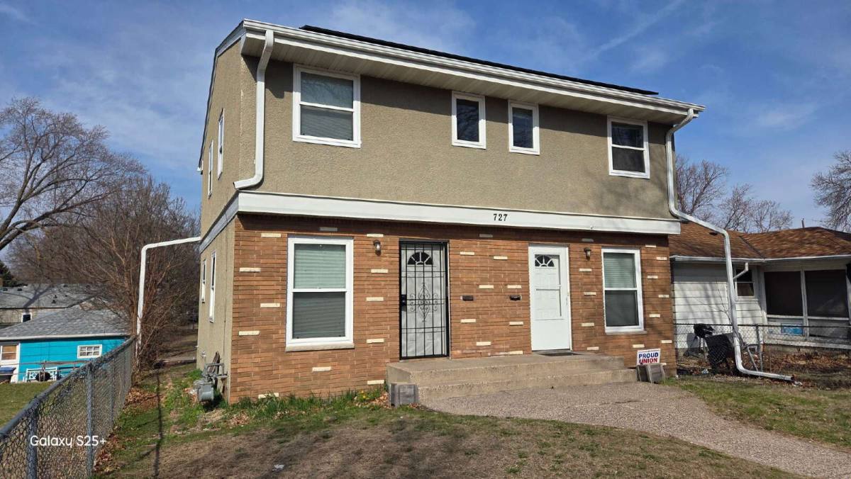 Townhouse for rent at 727 Thomas Ave N #1, Minneapolis, MN 55411