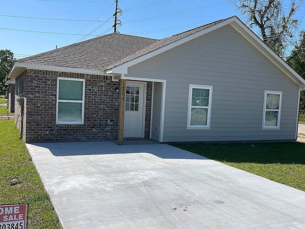 House for rent at 109 N Loop St, Lafayette, LA 70506