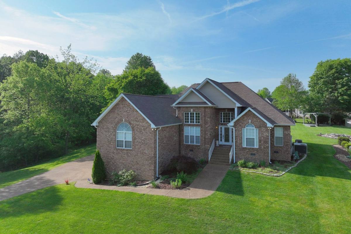 House for rent at 218 Thoroughbred Way, White House, TN 37188