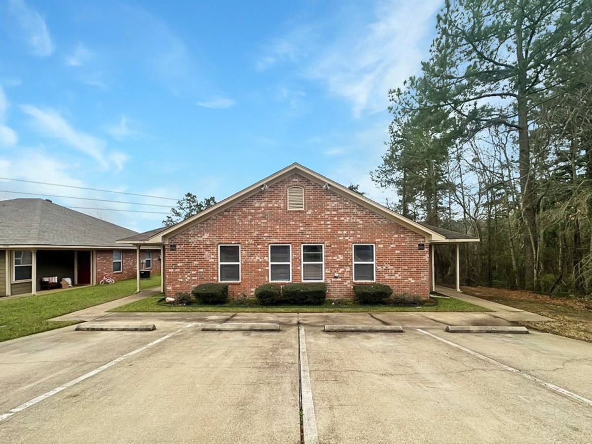 Townhouse for rent at 8710 Mansion Creek Circle, Tyler, TX 75707