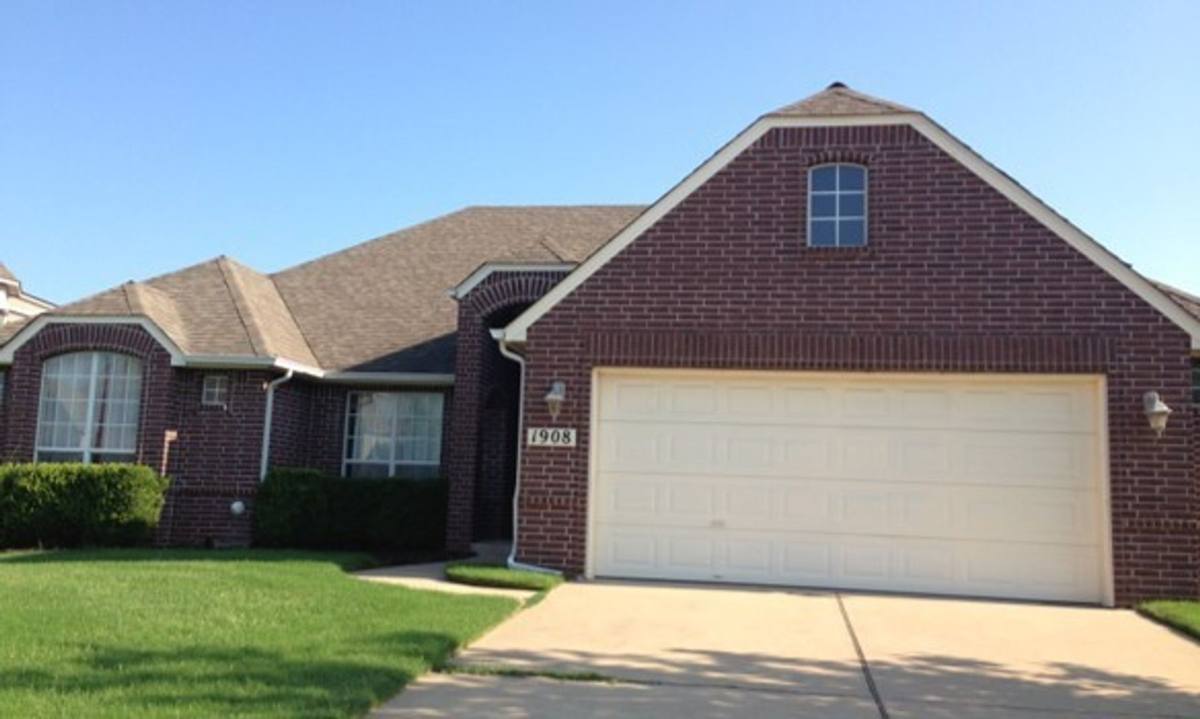House for rent at 1908 W Vail St, Broken Arrow, OK 74012