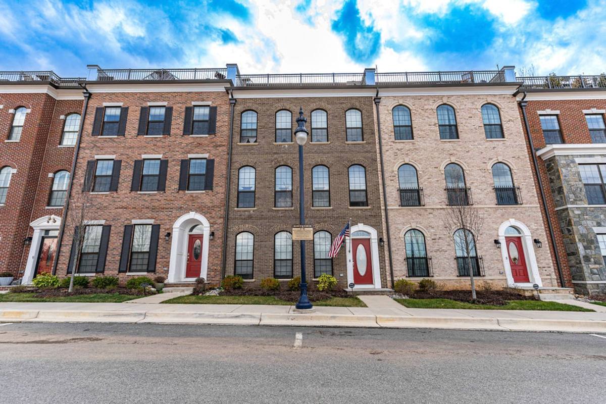 Townhouse for rent at 518 Triggerfish Dr, Oxon Hill, MD 20745