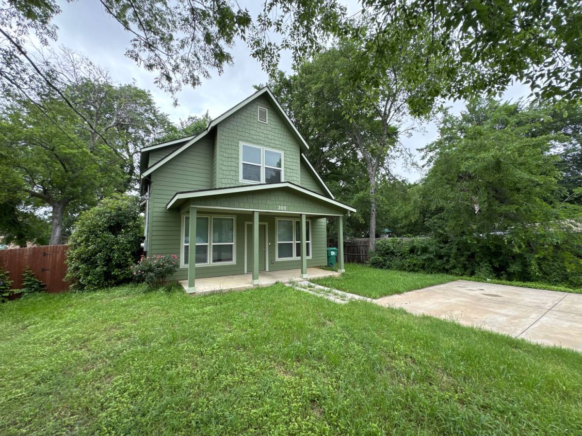 House for rent at 309 Hettie St, Denton, TX 76209