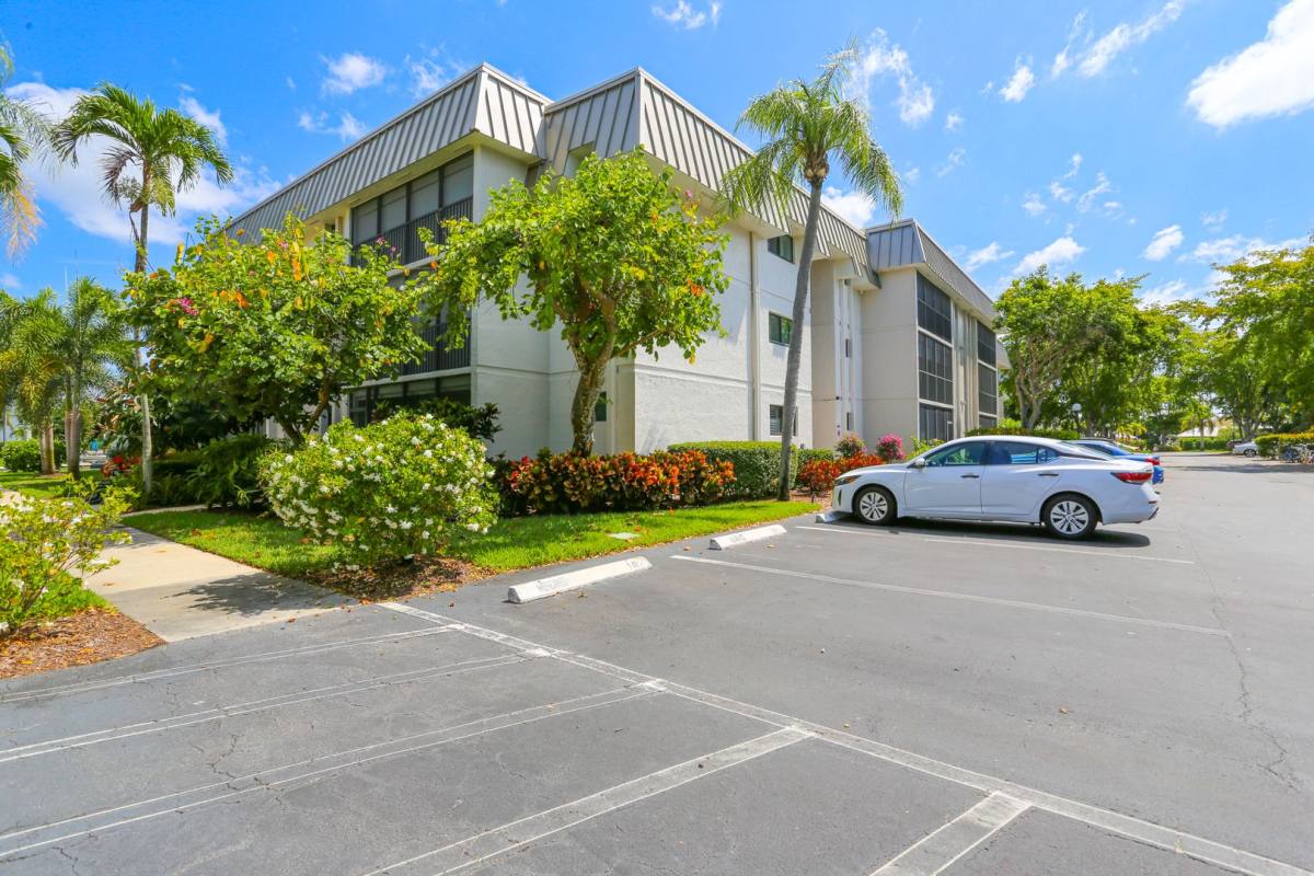 Condo for rent at 788 Park Shore Dr, Naples, FL 34103
