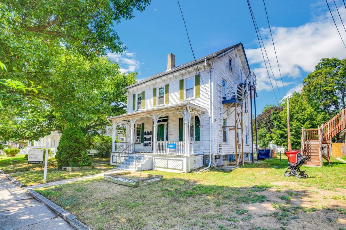 Apartment for rent at 204-204 1 2 Atlantic St, Bridgeton, NJ 08302