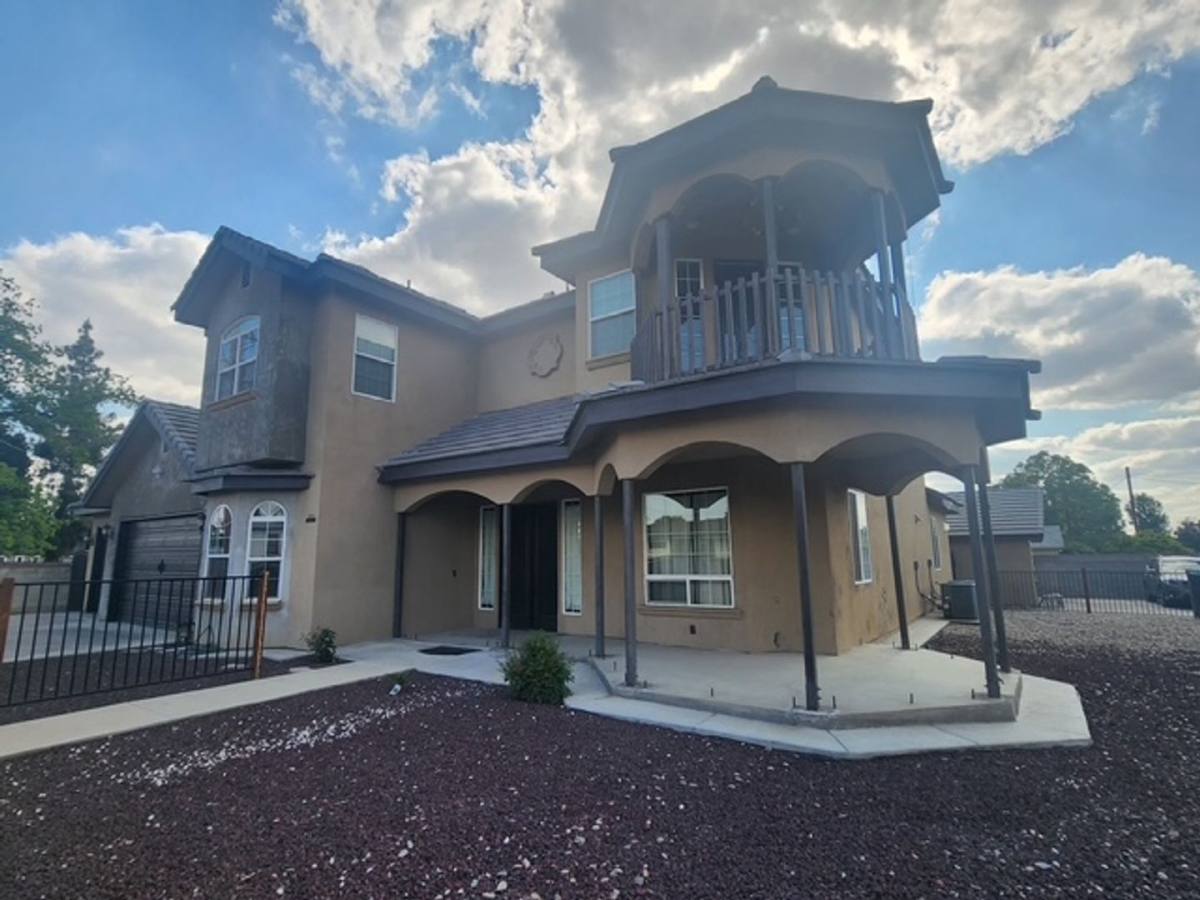 House for rent at 2331 Calloway Dr, Bakersfield, CA 93312