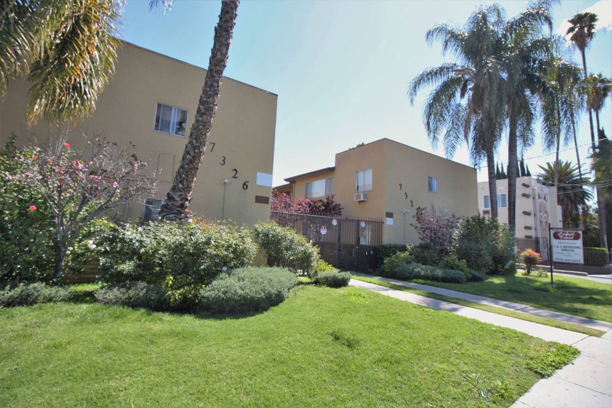 Apartment for rent at 7321-2-6 Variel Ave, Canoga Park, CA 91303
