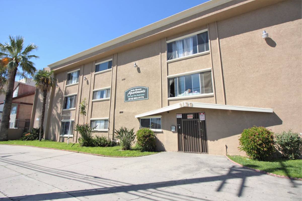Apartment for rent at 9139 Sepulveda Blvd, North Hills, CA 91343