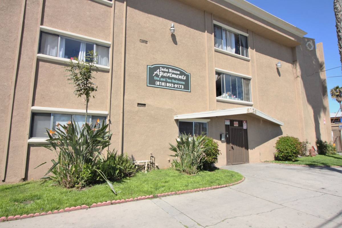 Apartment for rent at 9139 Sepulveda Blvd, North Hills, CA 91343