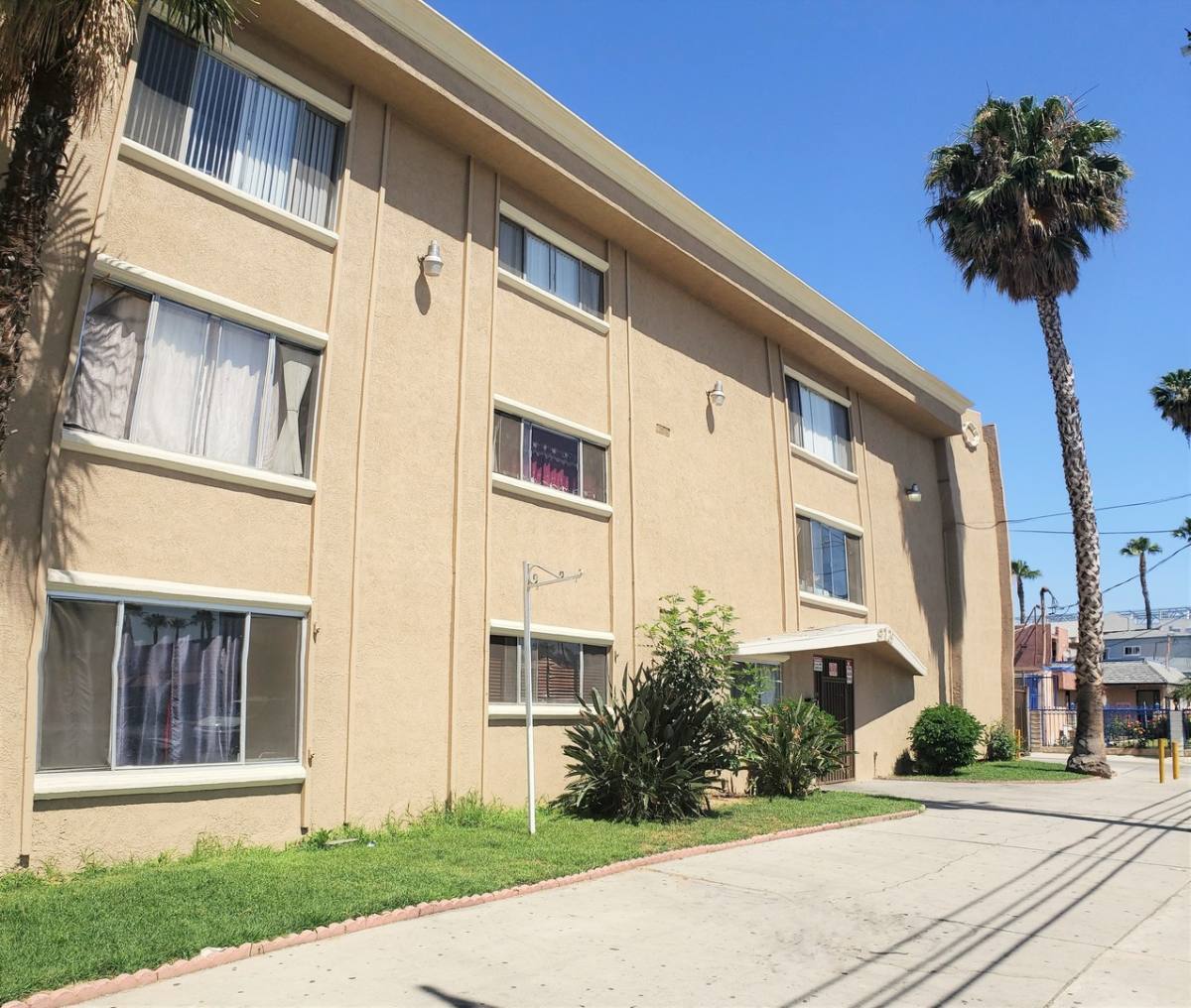 Apartment for rent at 9139 Sepulveda Blvd, North Hills, CA 91343