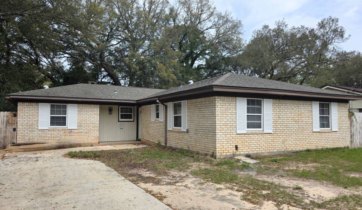 House for rent at 5665 Vestavia Dr, Pensacola, FL 32526