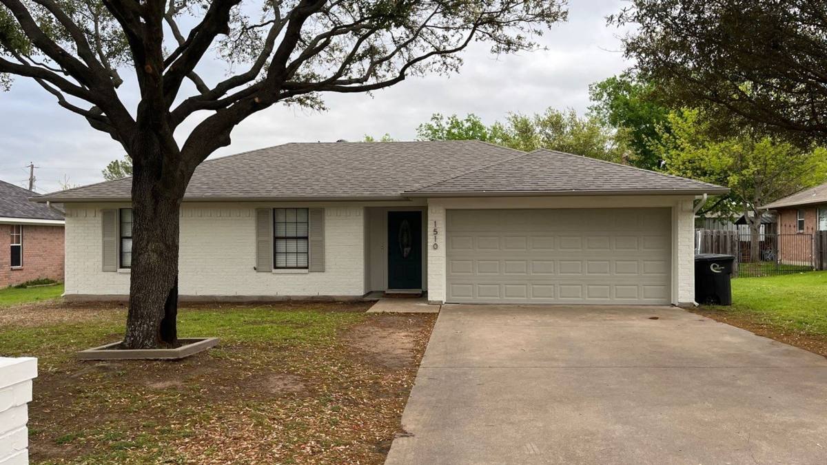 House for rent at 1510 Woodside Lane E, Cleburne, TX 76033